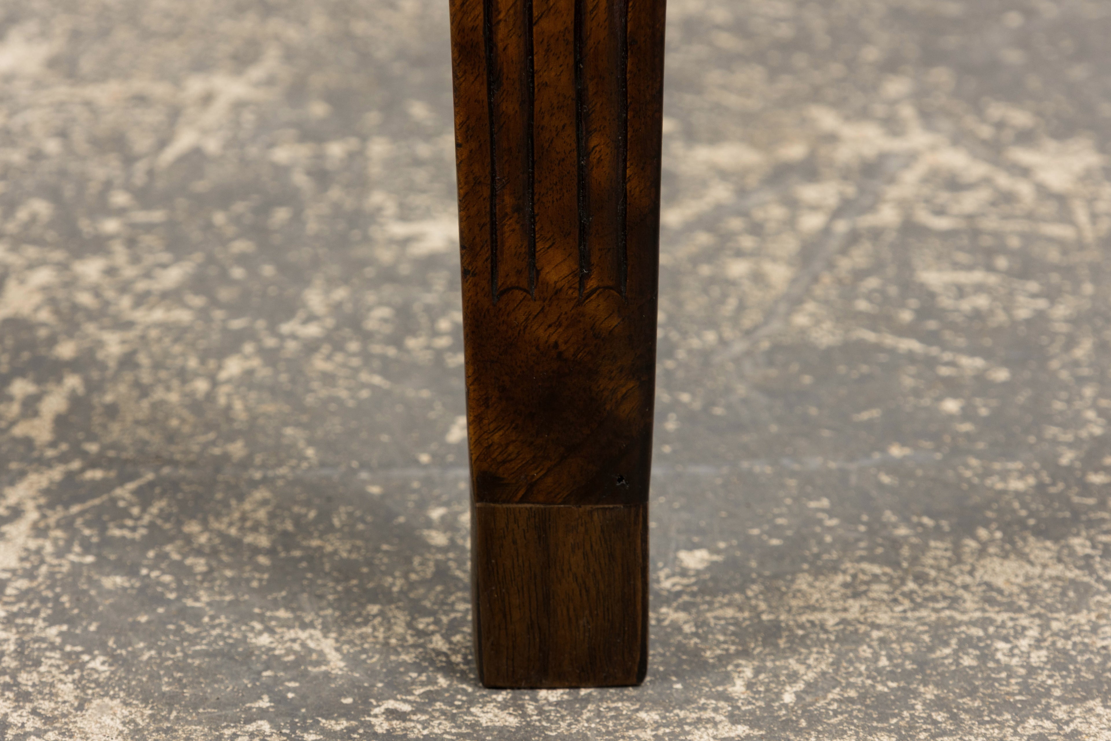 19th Century French Neoclassical Louis XVI Walnut Extending Dining Table