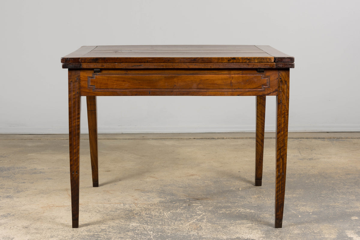 19th Century French Neoclassical Louis XVI Walnut Extending Dining Table