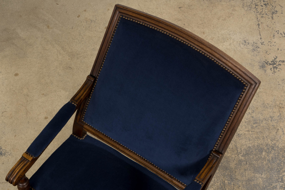19th Century French Napoleon III Walnut Chaise Lounge in Blue Velvet