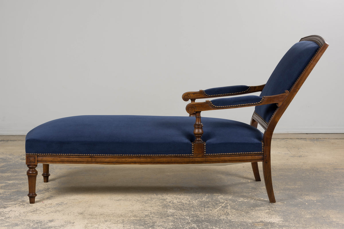 19th Century French Napoleon III Walnut Chaise Lounge in Blue Velvet