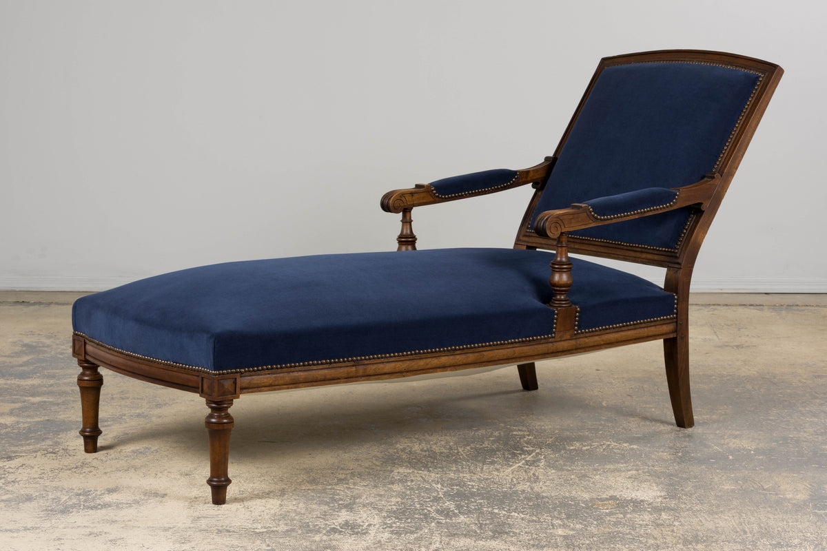 19th Century French Napoleon III Walnut Chaise Lounge in Blue Velvet