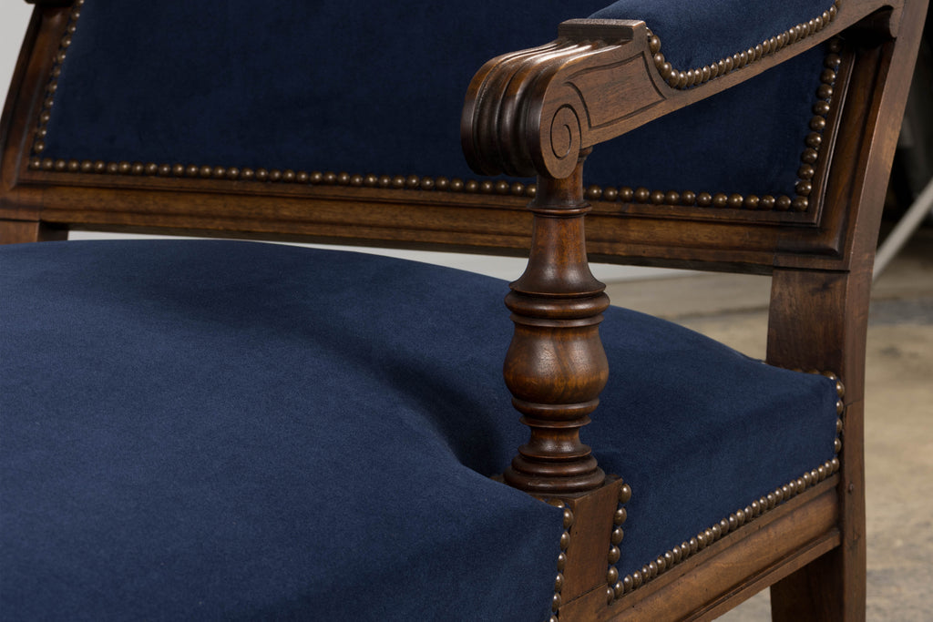 19th Century French Napoleon III Walnut Chaise Lounge in Blue Velvet