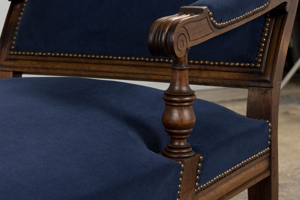 19th Century French Napoleon III Walnut Chaise Lounge in Blue Velvet