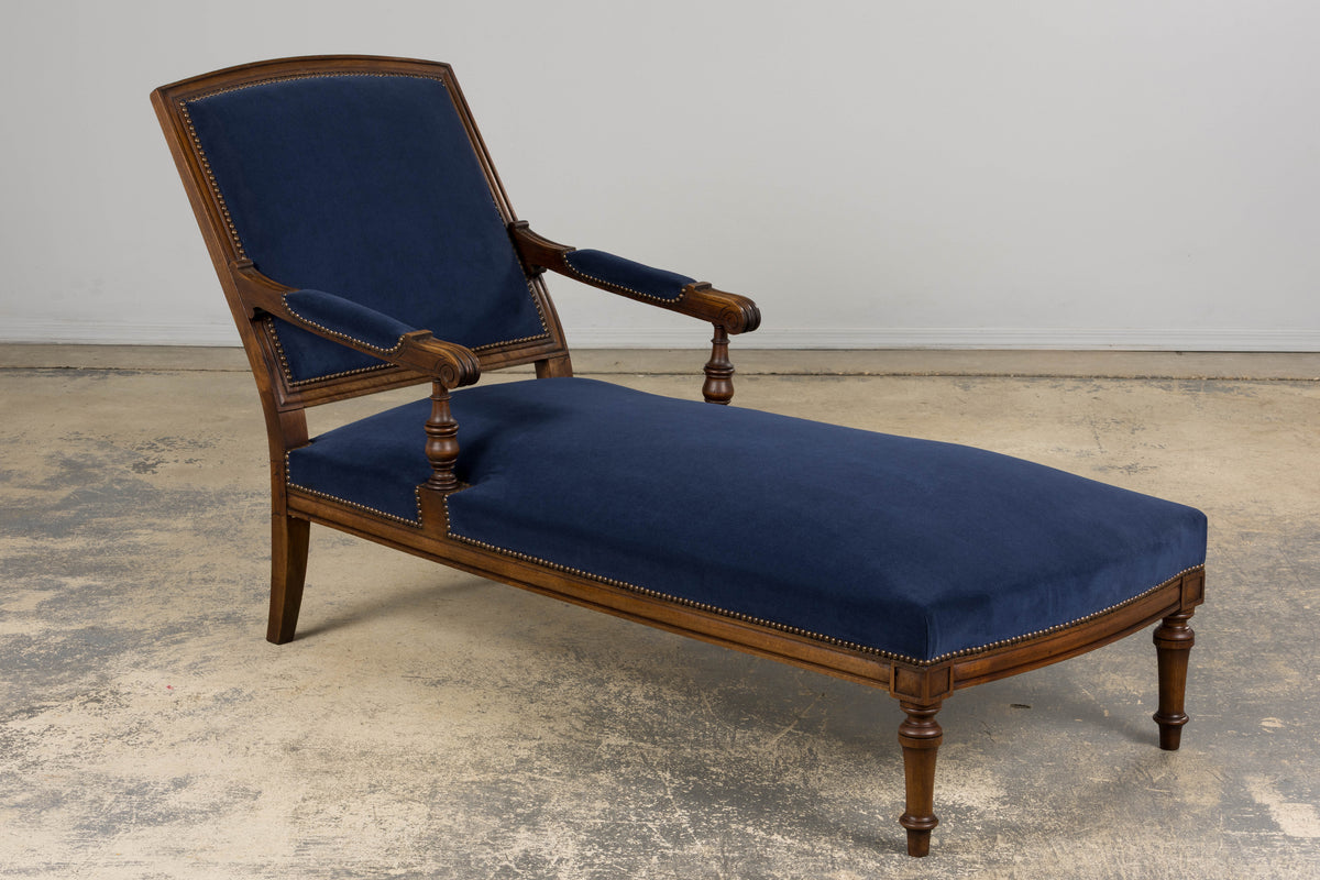 19th Century French Napoleon III Walnut Chaise Lounge in Blue Velvet