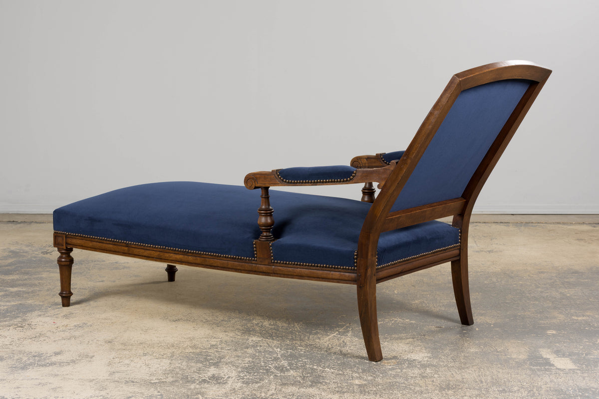 19th Century French Napoleon III Walnut Chaise Lounge in Blue Velvet