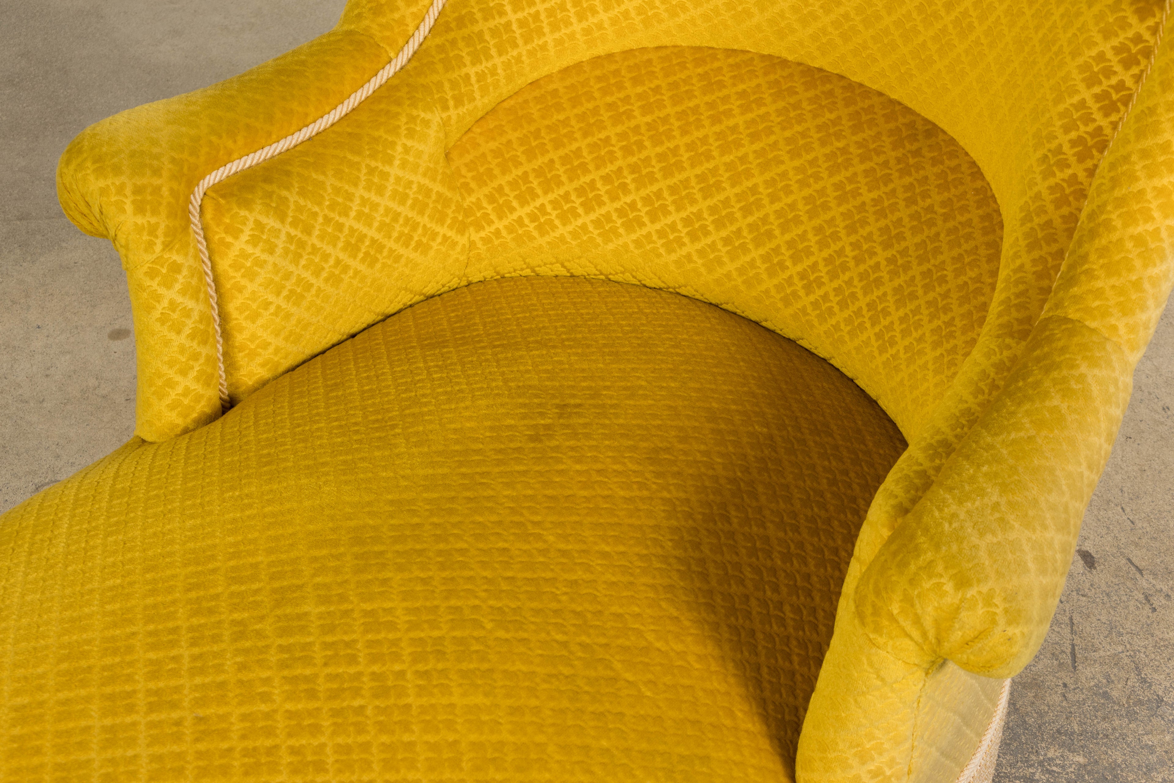 19th Century French Napoleon III Chaise Lounge in Golden Yellow Velvet