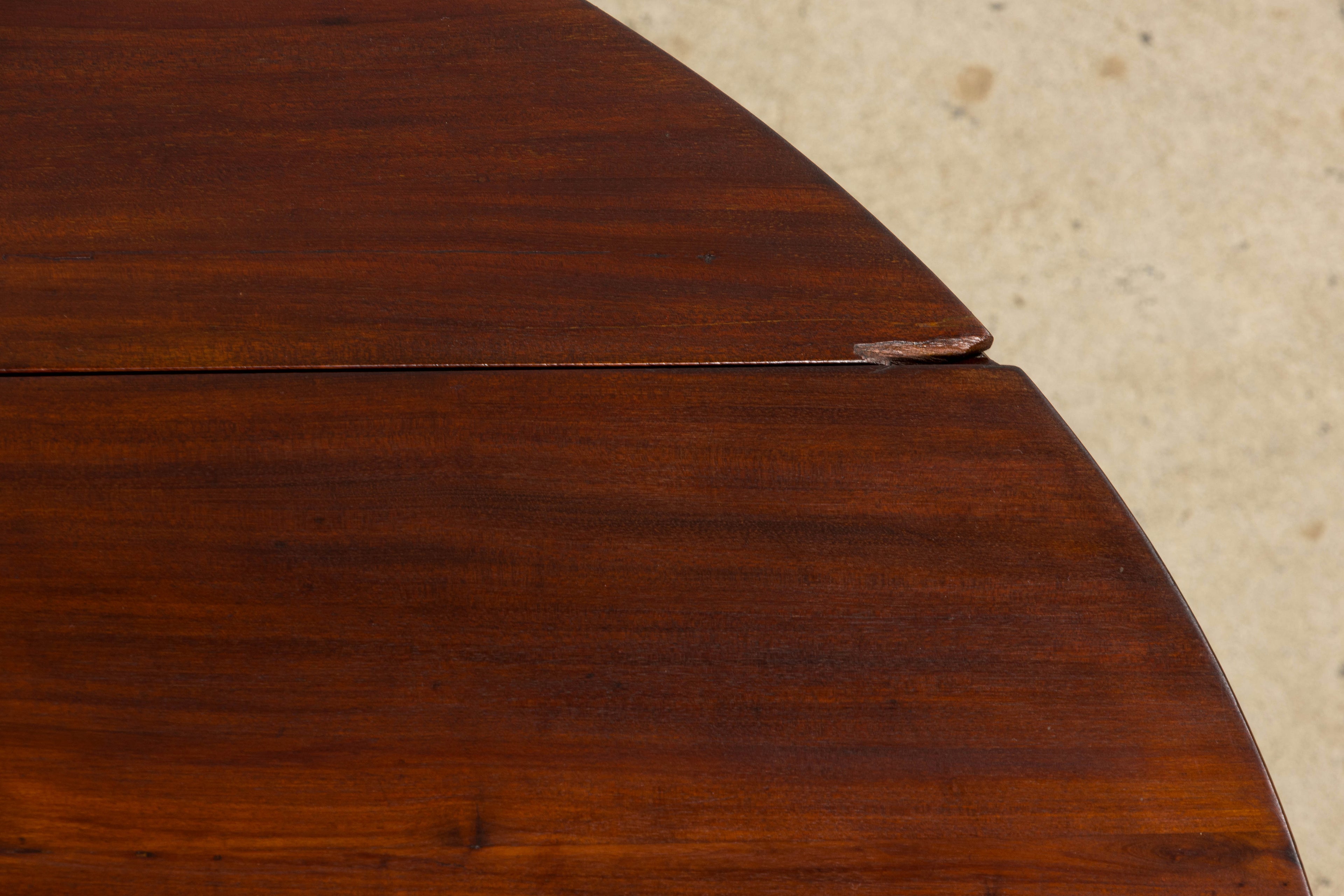 Antique English Victorian Drop-Leaf Dining Table in Mahogany, Late 19th Century