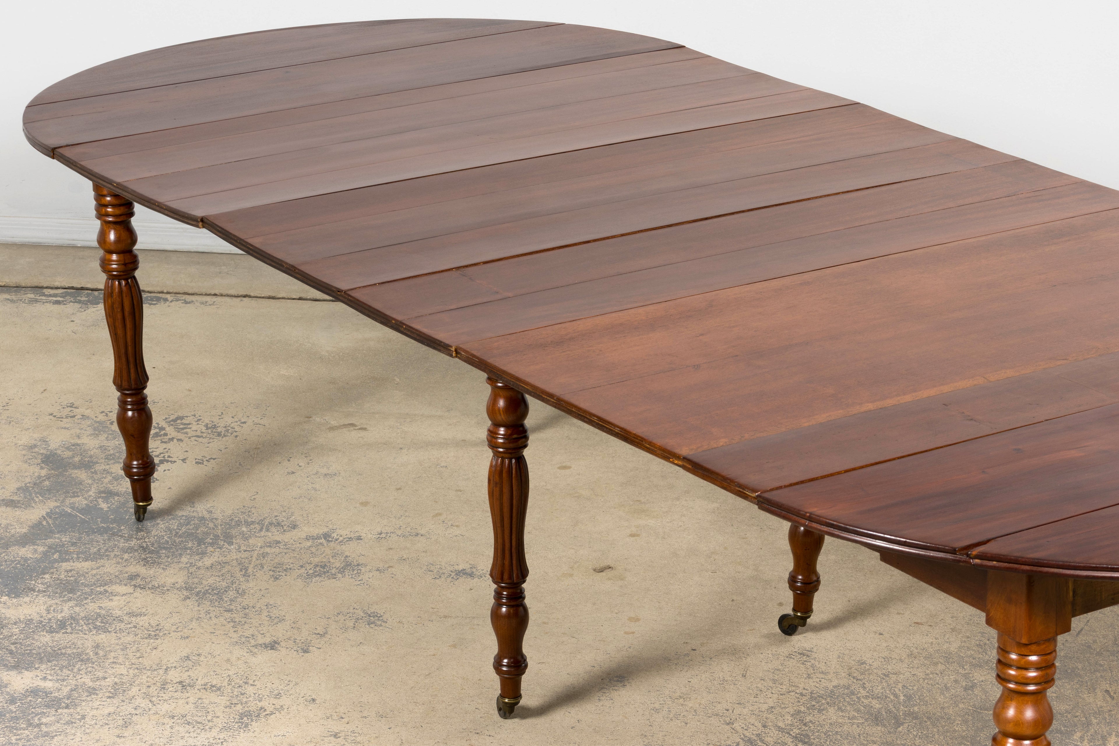 Antique English Victorian Drop-Leaf Dining Table in Mahogany, Late 19th Century