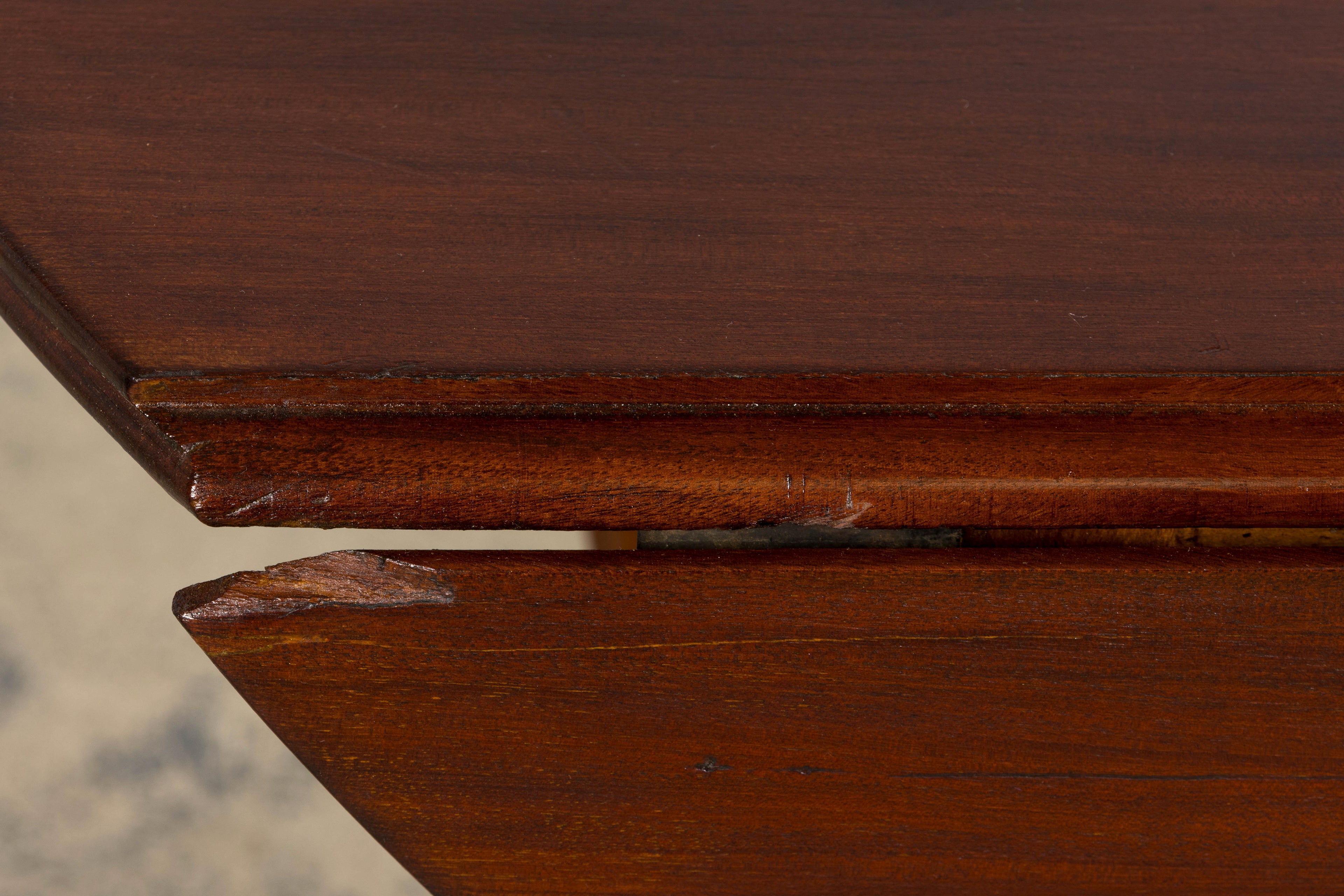 Antique English Victorian Drop-Leaf Dining Table in Mahogany, Late 19th Century