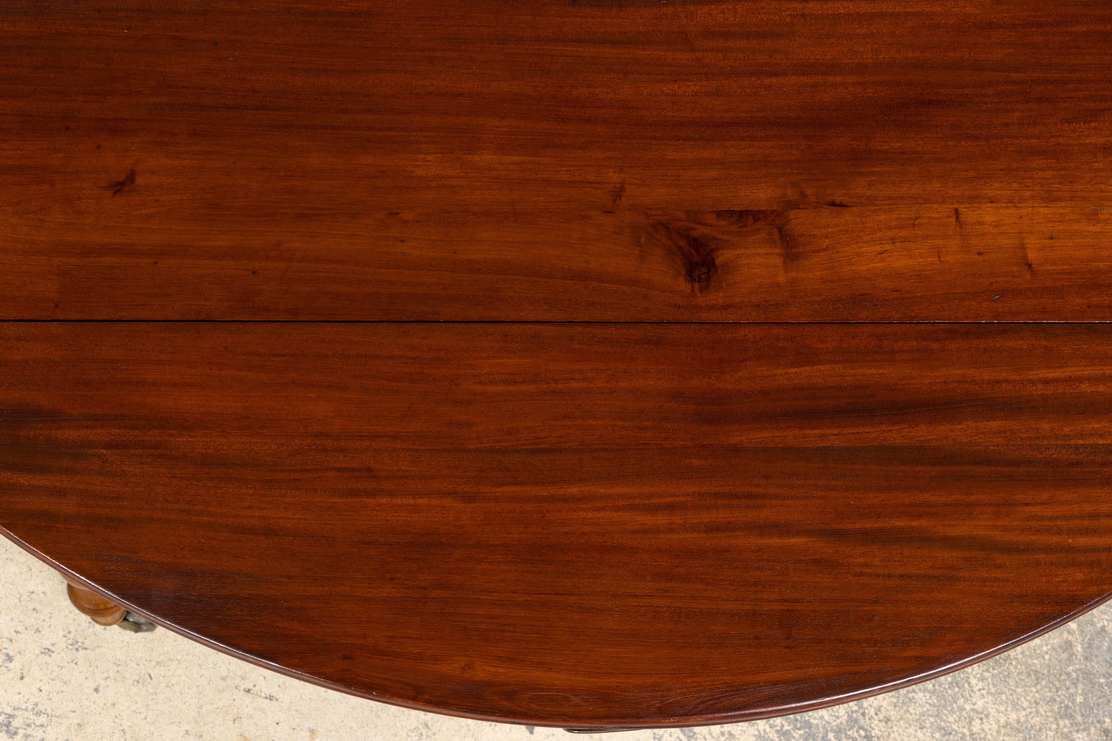 Antique English Victorian Drop-Leaf Dining Table in Mahogany, Late 19th Century