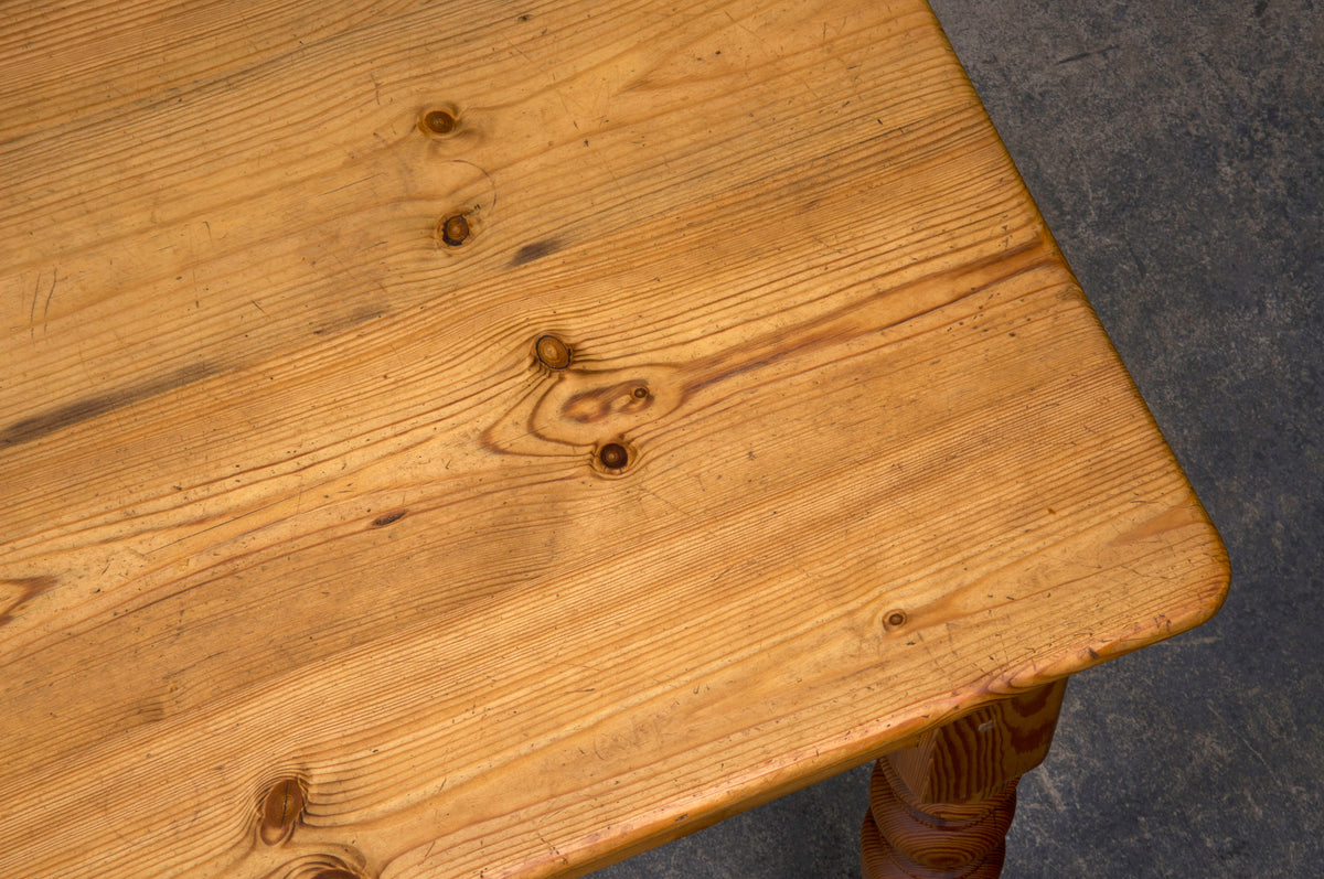 English Country Style Pine Dining Table