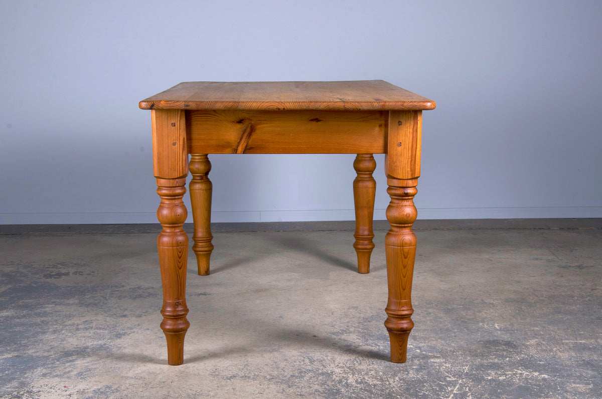 English Country Style Pine Dining Table