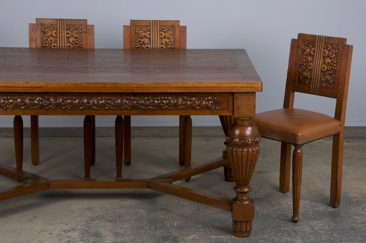 1930s French Art Deco Oak Extendable Dining Table