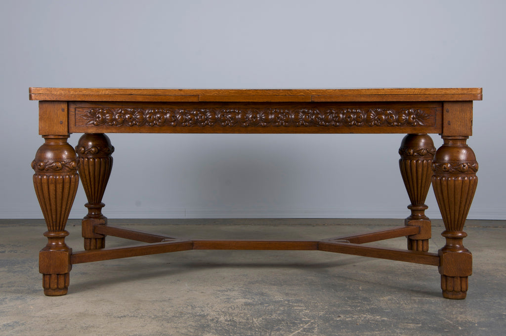 1930s French Art Deco Oak Extendable Dining Table