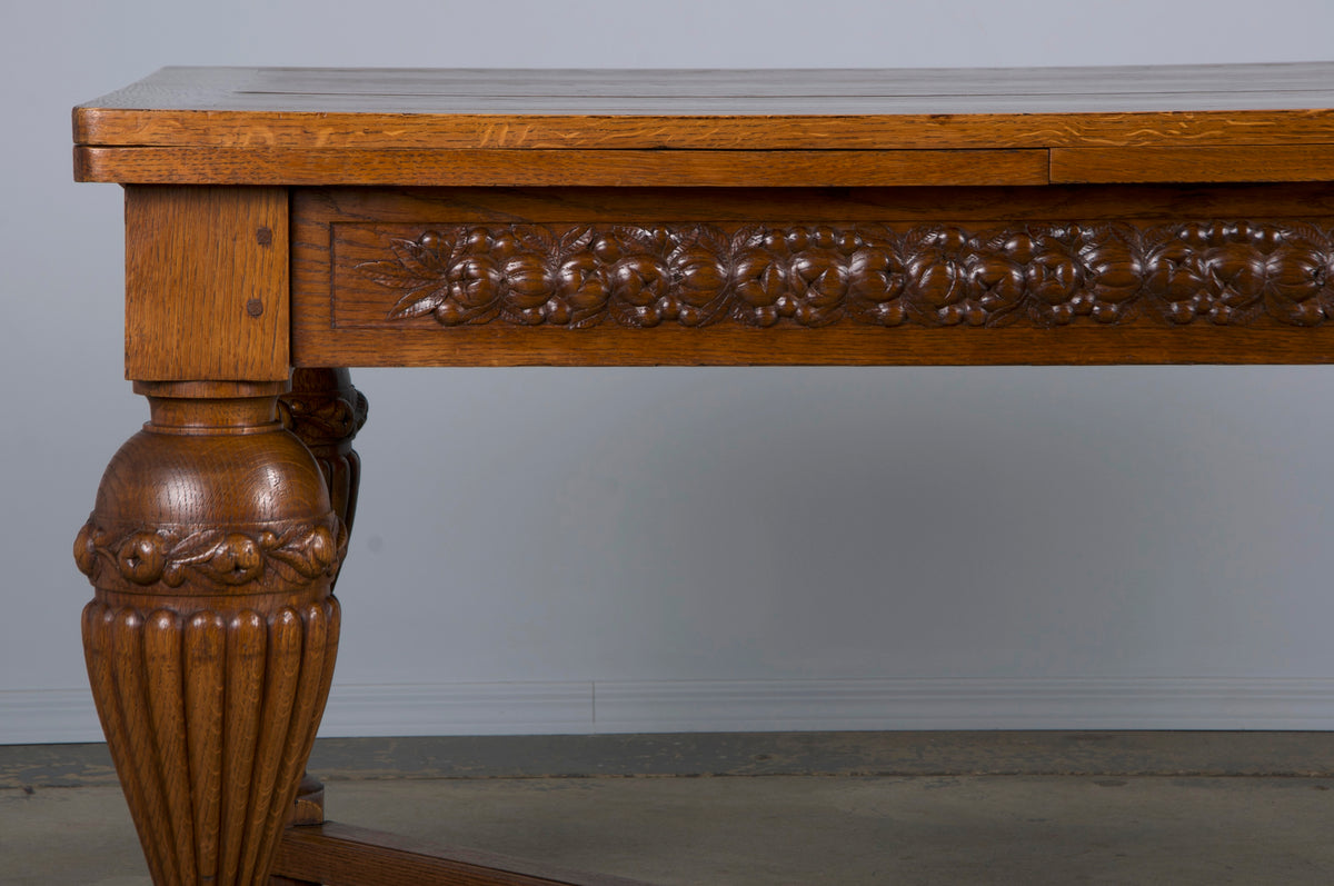 1930s French Art Deco Oak Extendable Dining Table