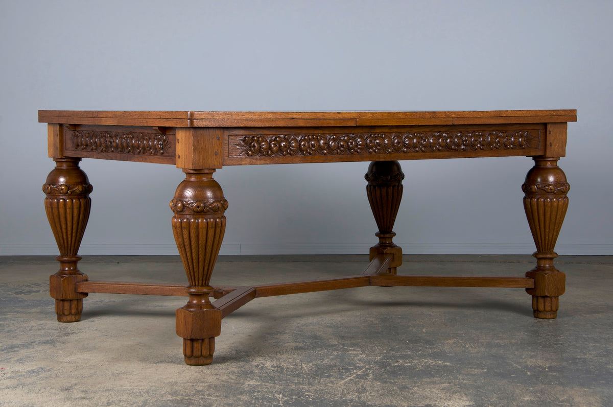 1930s French Art Deco Oak Extendable Dining Table