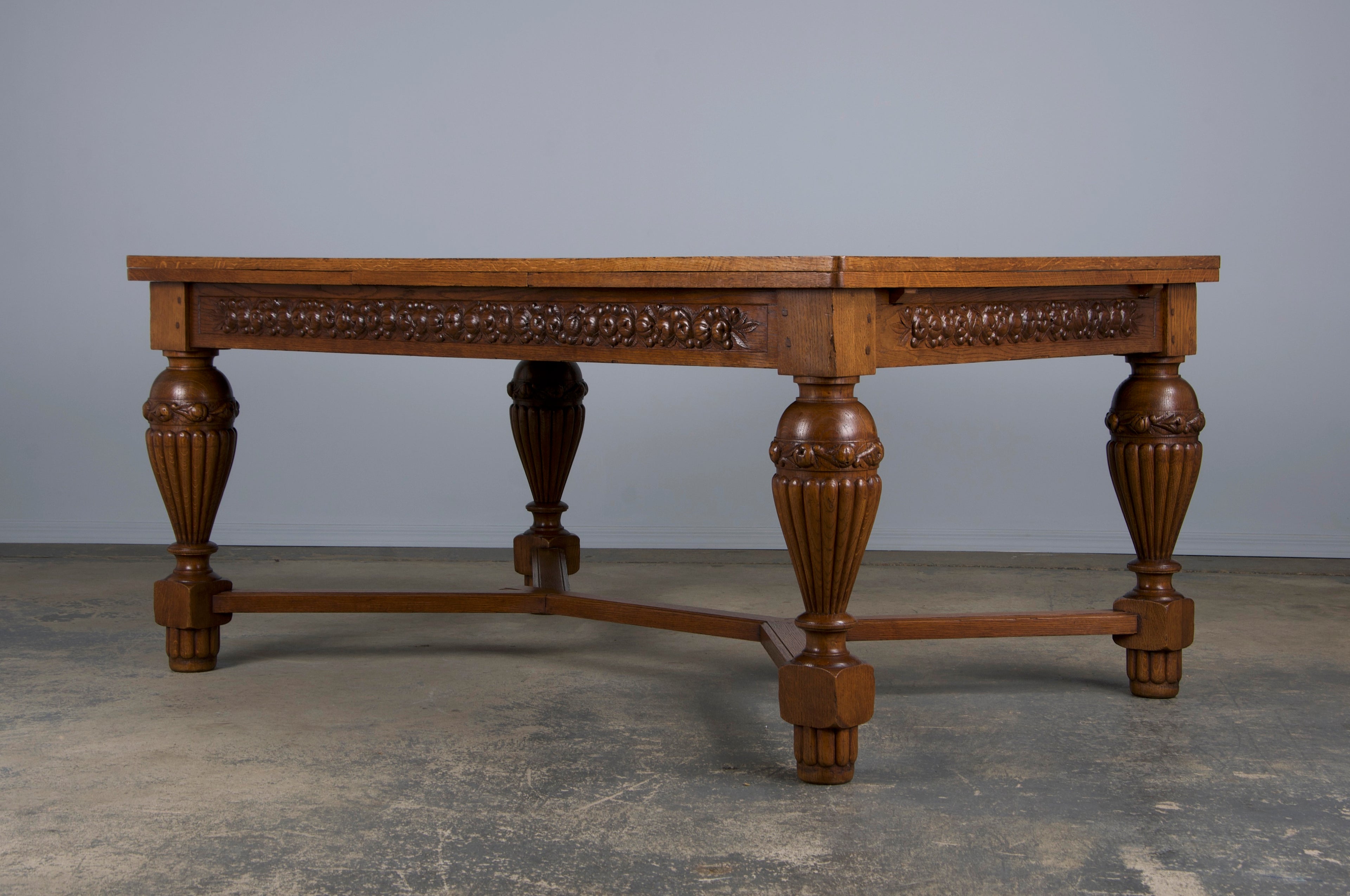 1930s French Art Deco Oak Extendable Dining Table