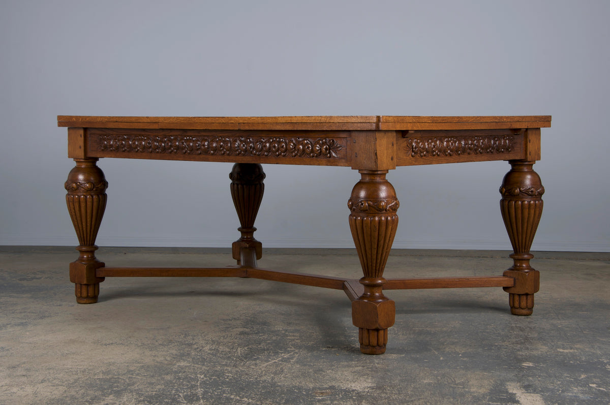 1930s French Art Deco Oak Extendable Dining Table