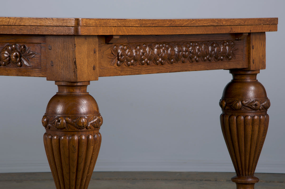 1930s French Art Deco Oak Extendable Dining Table