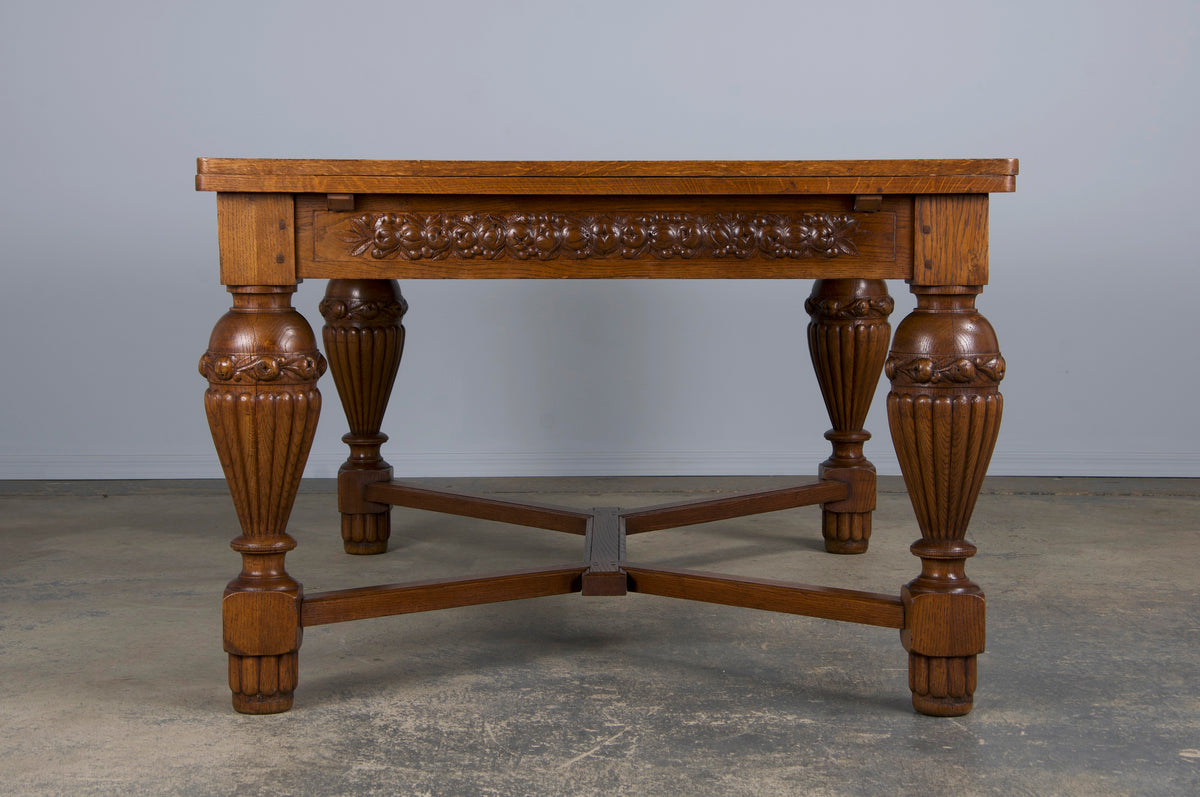 1930s French Art Deco Oak Extendable Dining Table