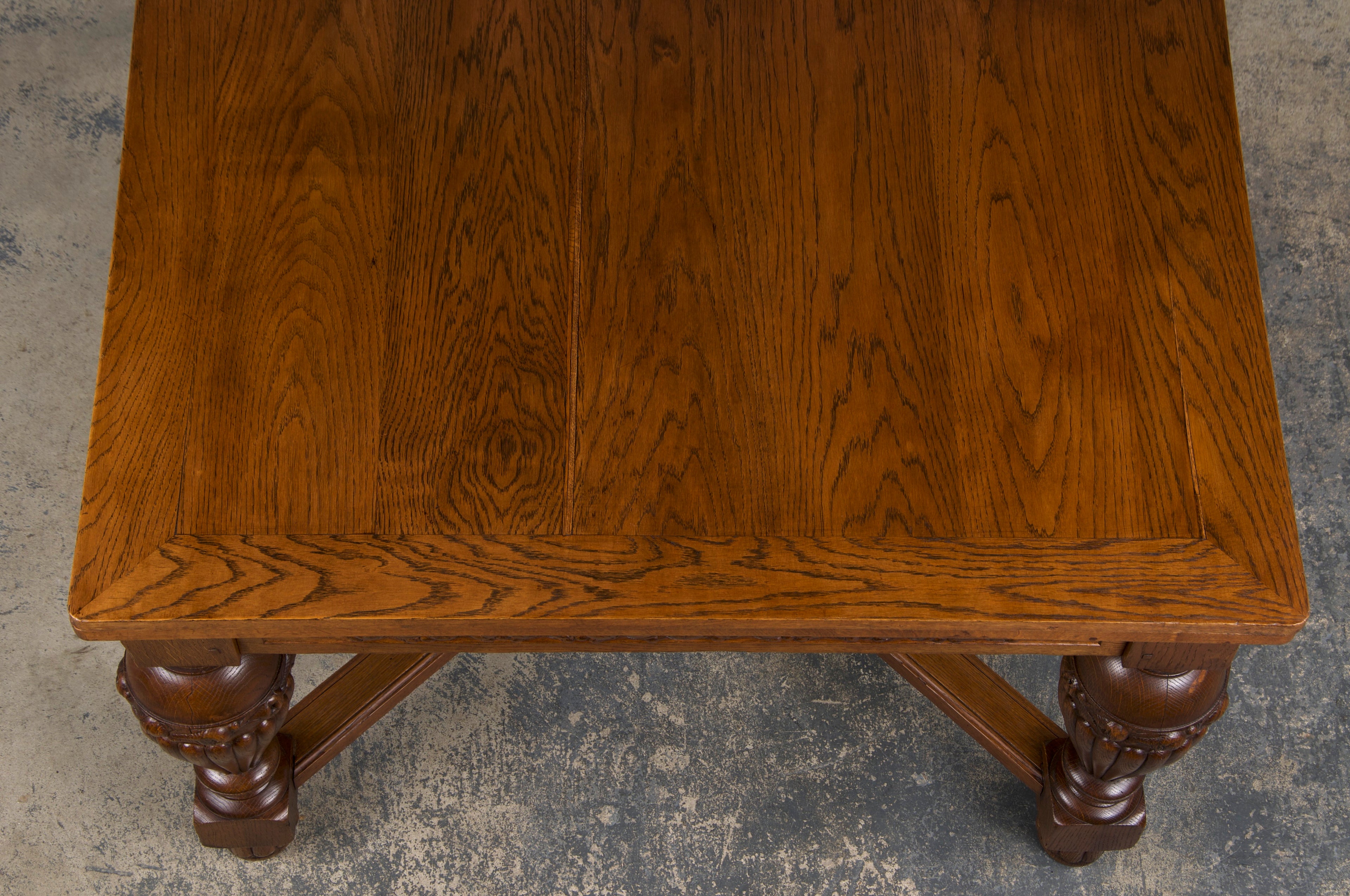 1930s French Art Deco Oak Extendable Dining Table
