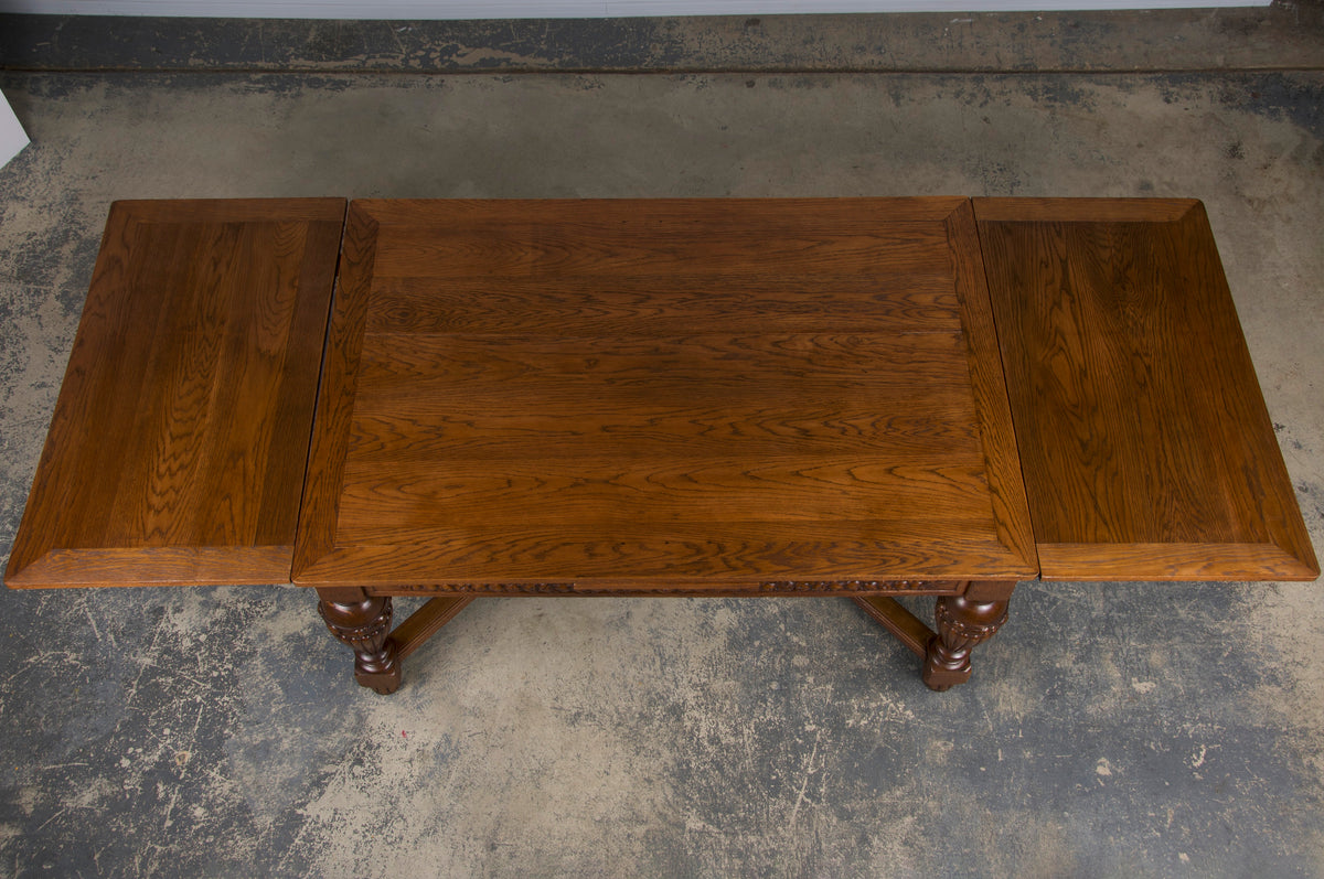 1930s French Art Deco Oak Extendable Dining Table