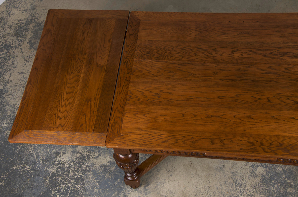 1930s French Art Deco Oak Extendable Dining Table