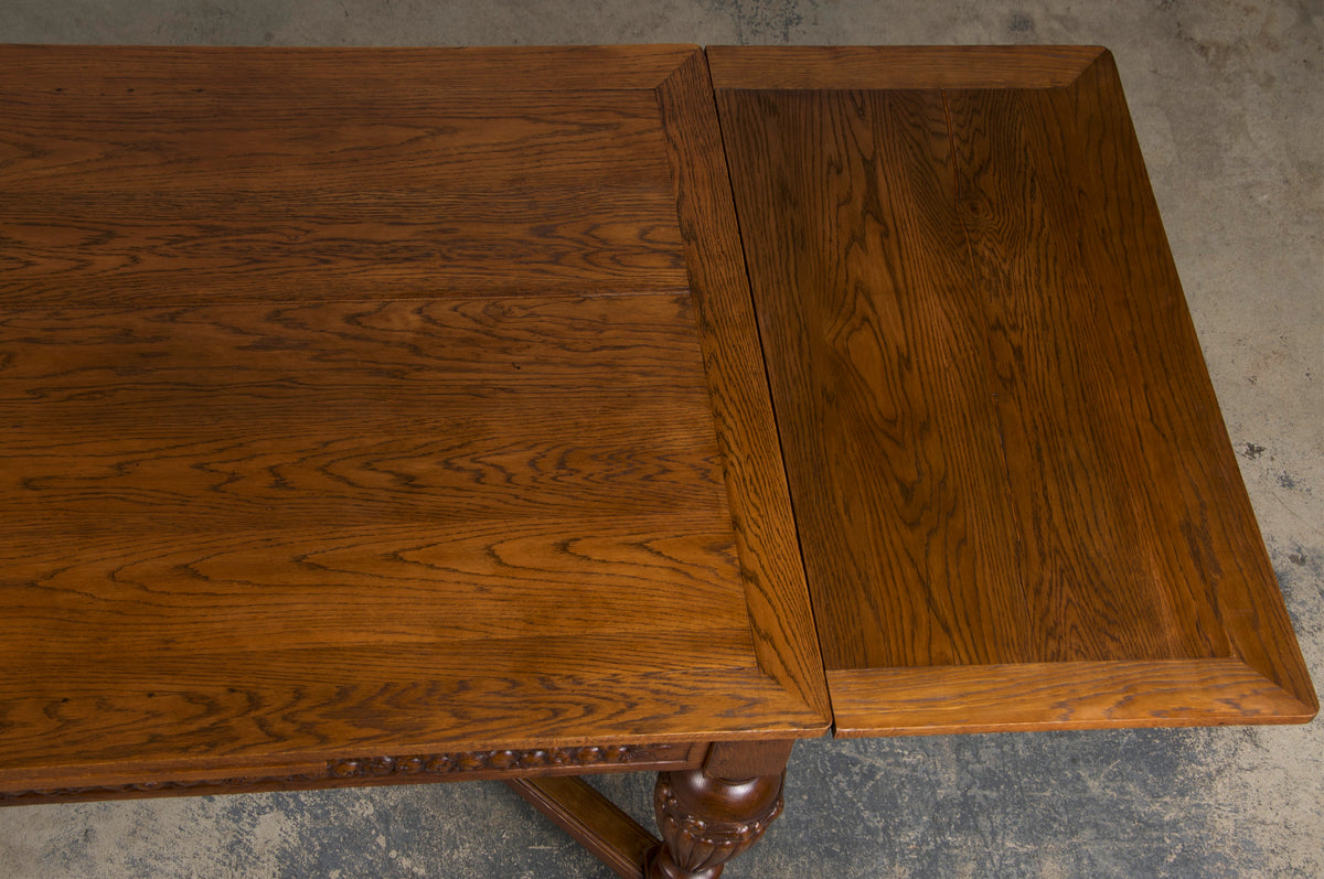 1930s French Art Deco Oak Extendable Dining Table