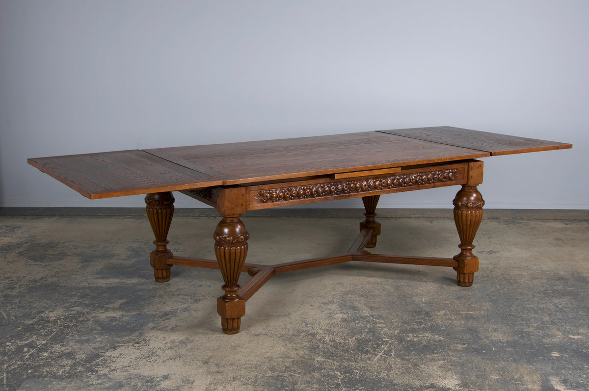 1930s French Art Deco Oak Extendable Dining Table