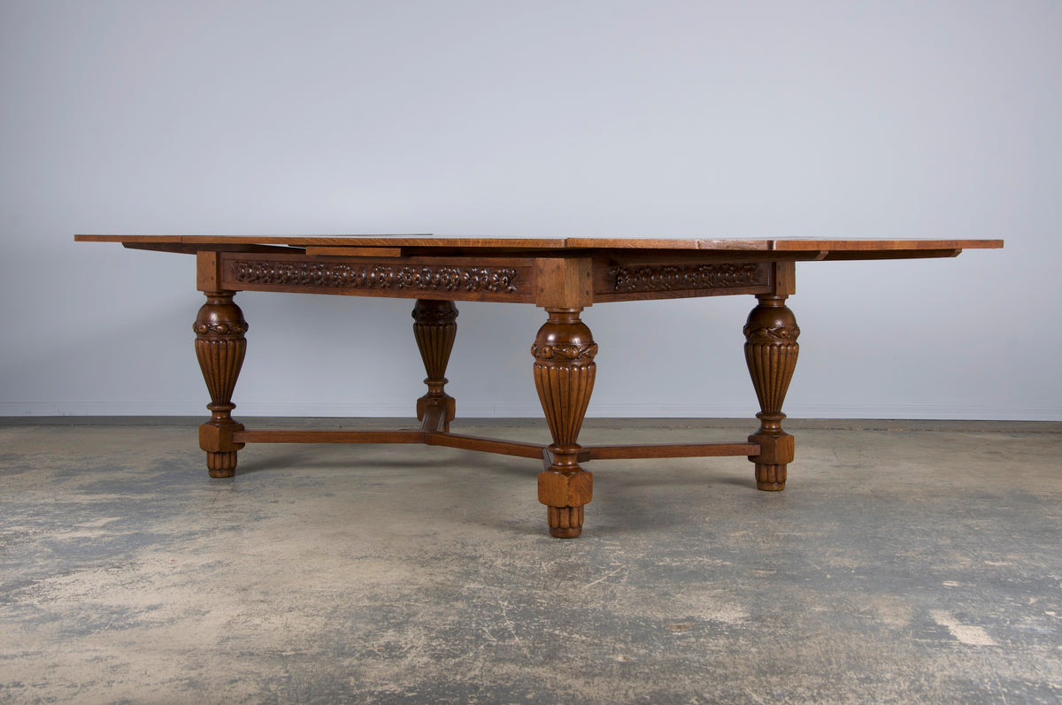 1930s French Art Deco Oak Extendable Dining Table