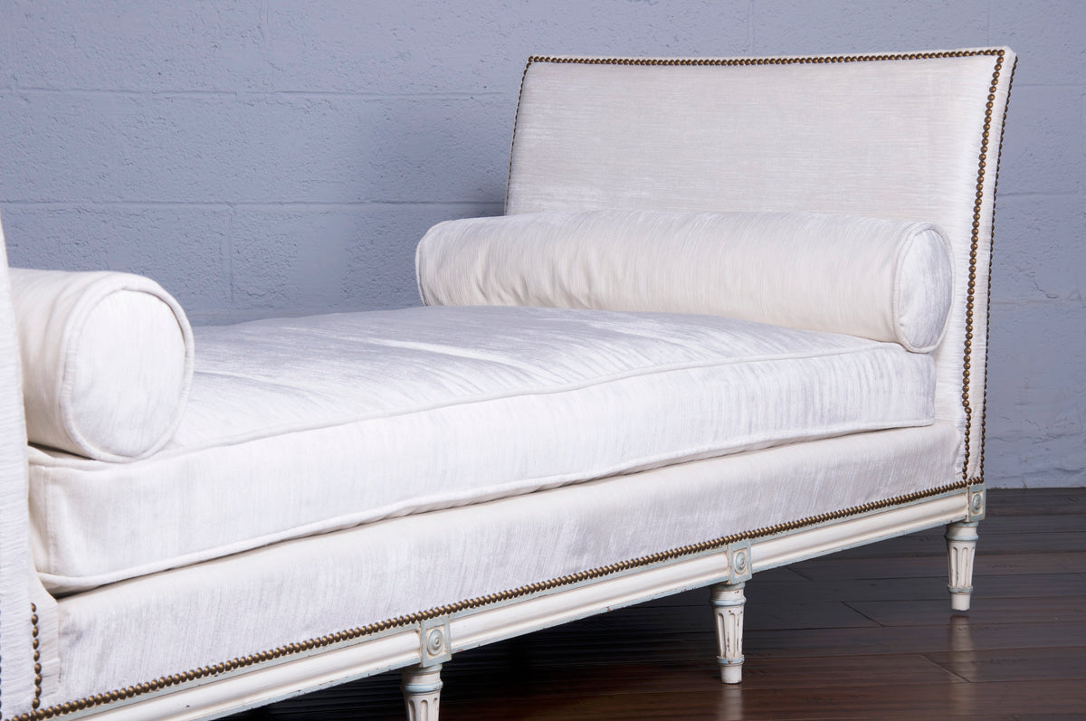 French Parisian Maison Gouffé Louis XVI Style Painted Daybed W/ Buttery White Fabric - Signed