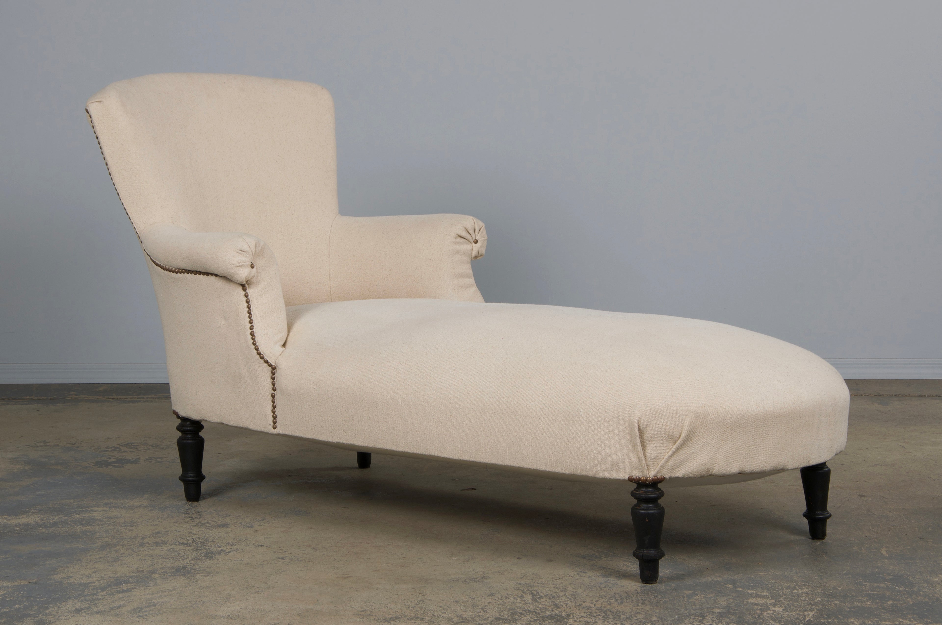 19th Century French Napoleon III Chaise Lounge W/ Off-White Fabric