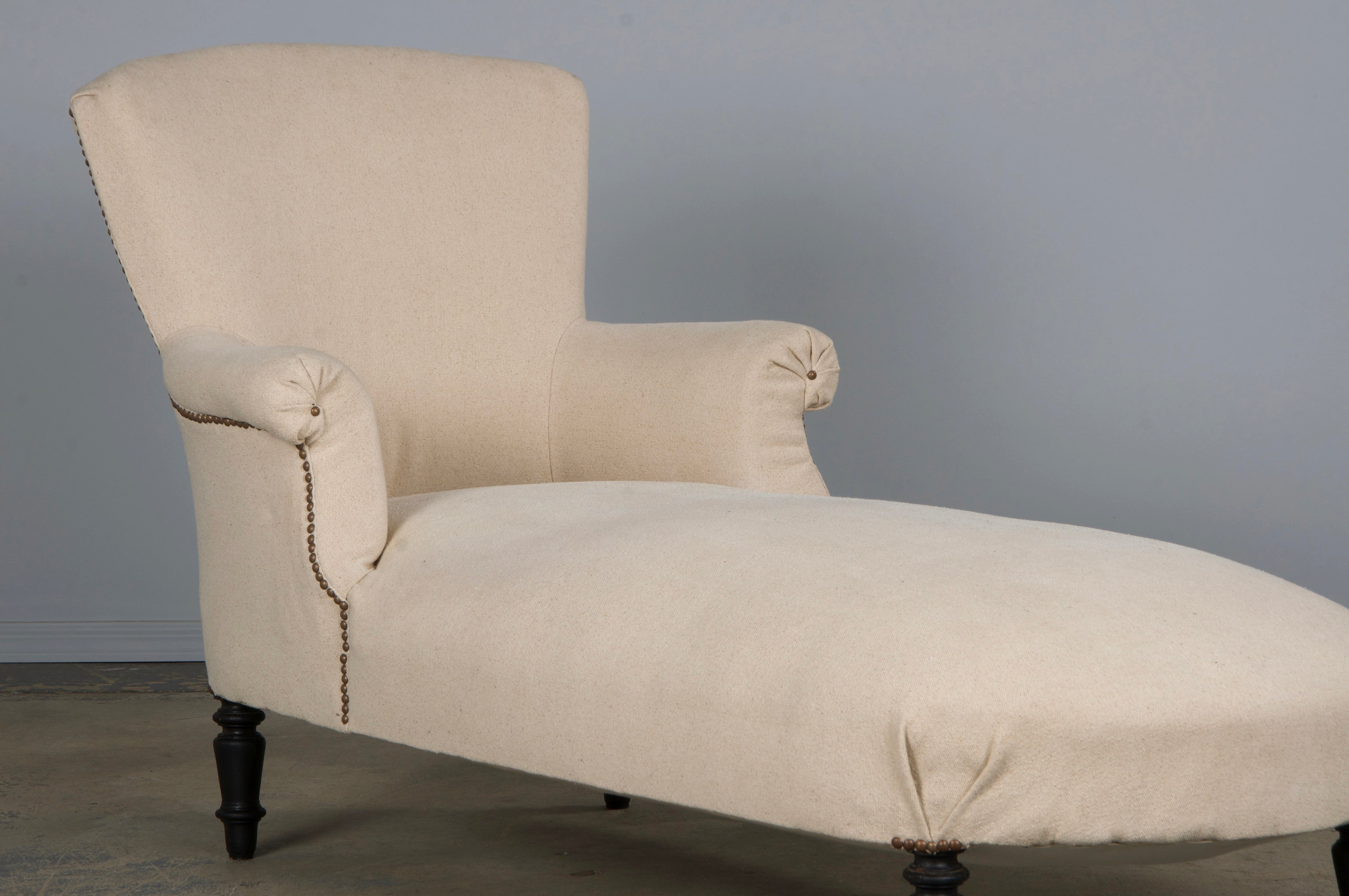 19th Century French Napoleon III Chaise Lounge W/ Off-White Fabric
