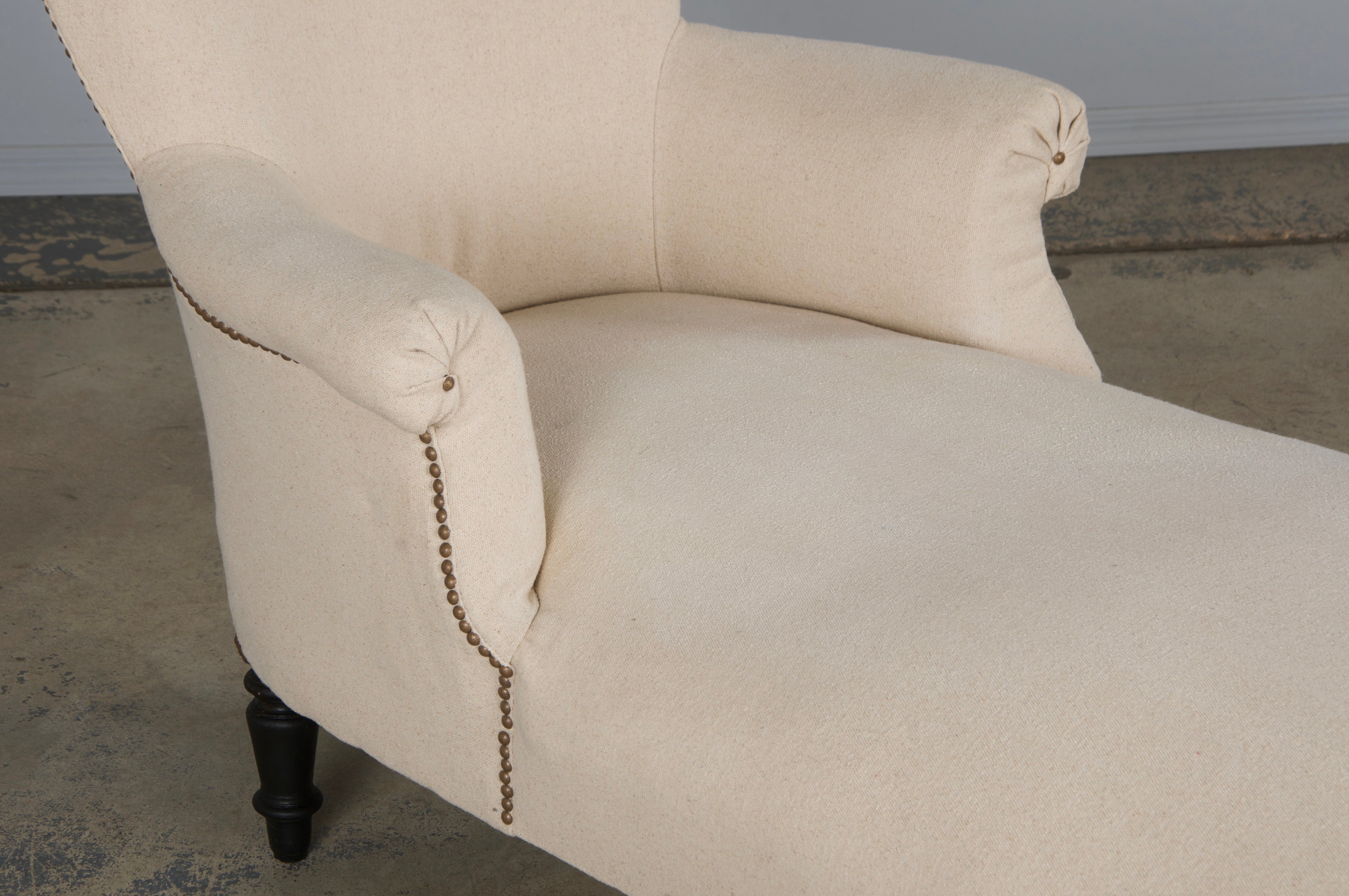 19th Century French Napoleon III Chaise Lounge W/ Off-White Fabric