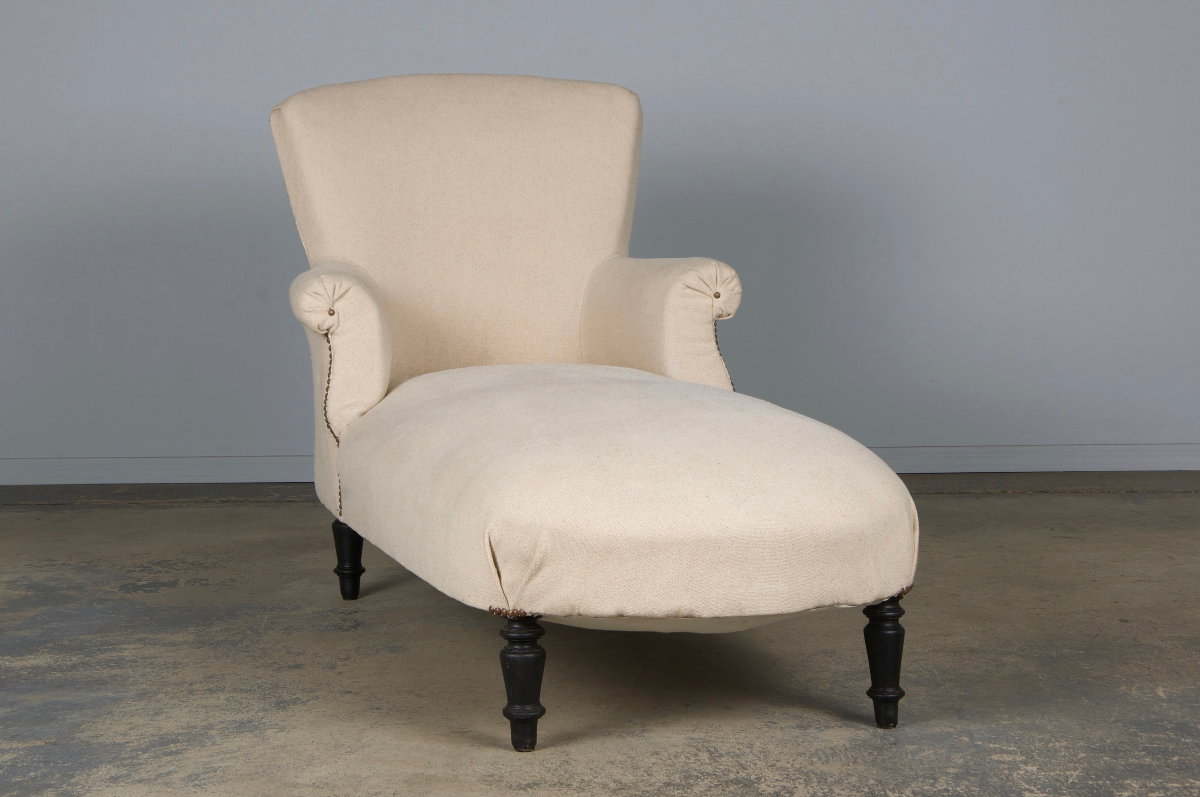 19th Century French Napoleon III Chaise Lounge W/ Off-White Fabric