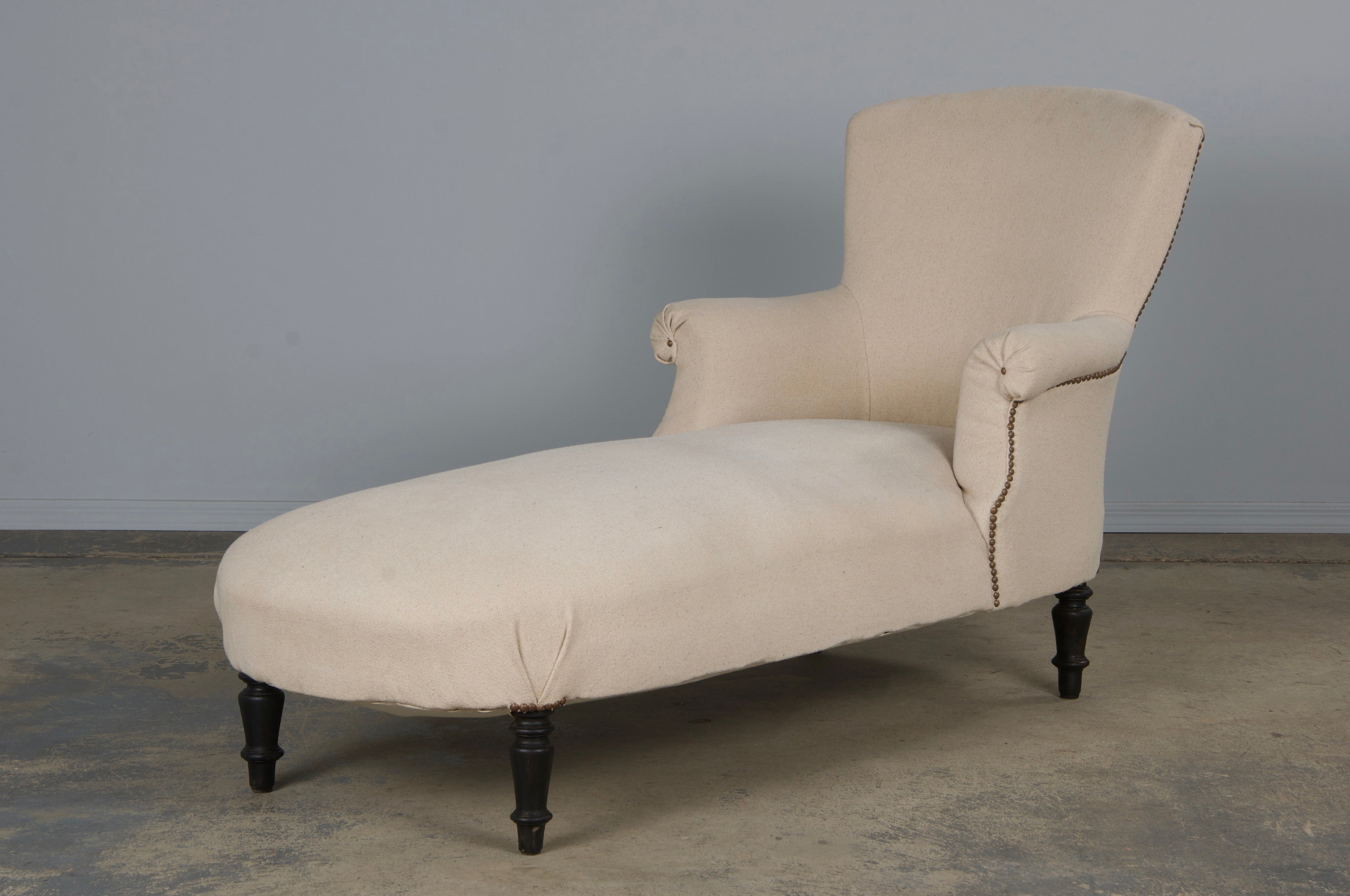 19th Century French Napoleon III Chaise Lounge W/ Off-White Fabric