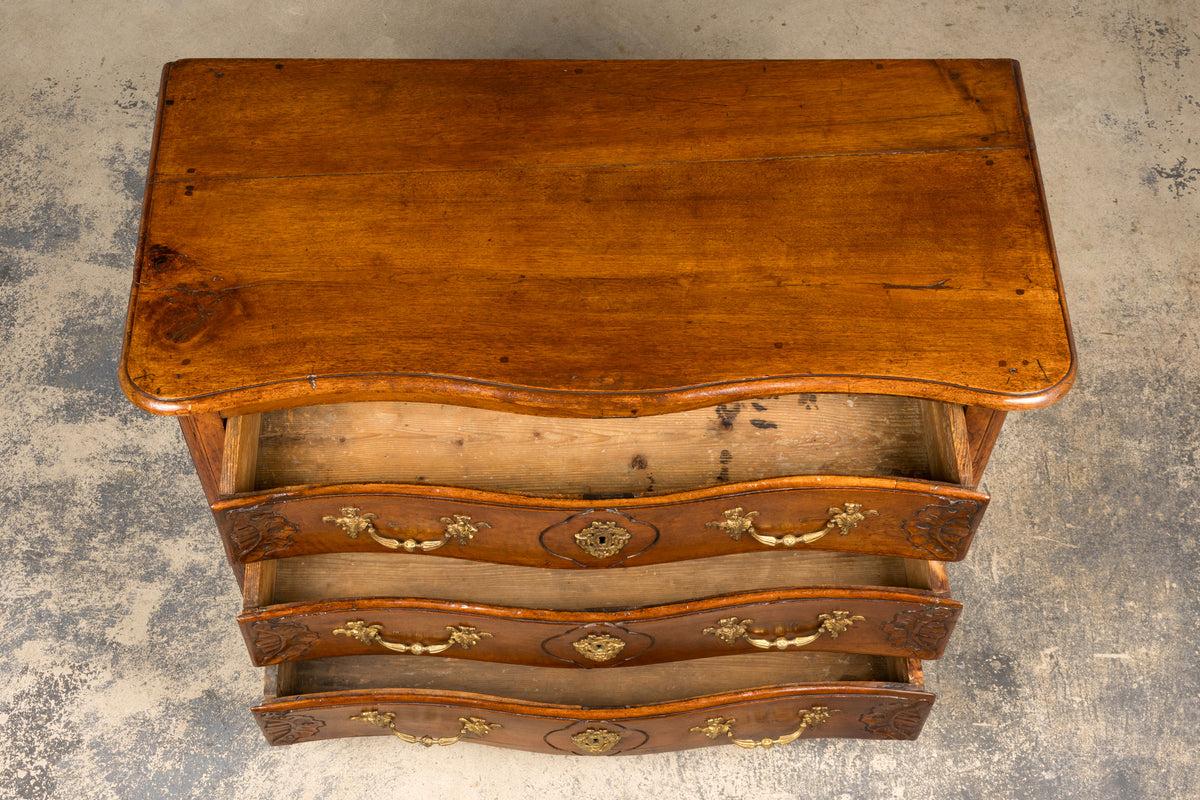 18th Century French Régence Walnut Chest of Drawers with Brass Pulls, Lyon