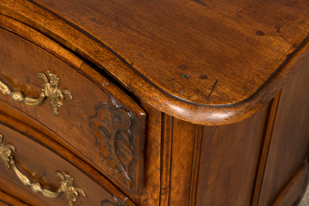 18th Century French Régence Walnut Chest of Drawers with Brass Pulls, Lyon