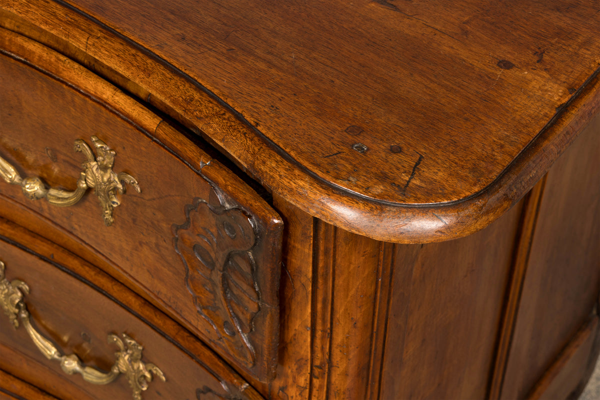 18th Century French Régence Walnut Chest of Drawers with Brass Pulls, Lyon