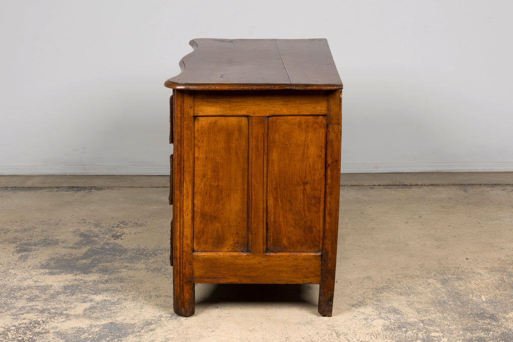 18th Century French Régence Walnut Chest of Drawers with Brass Pulls, Lyon