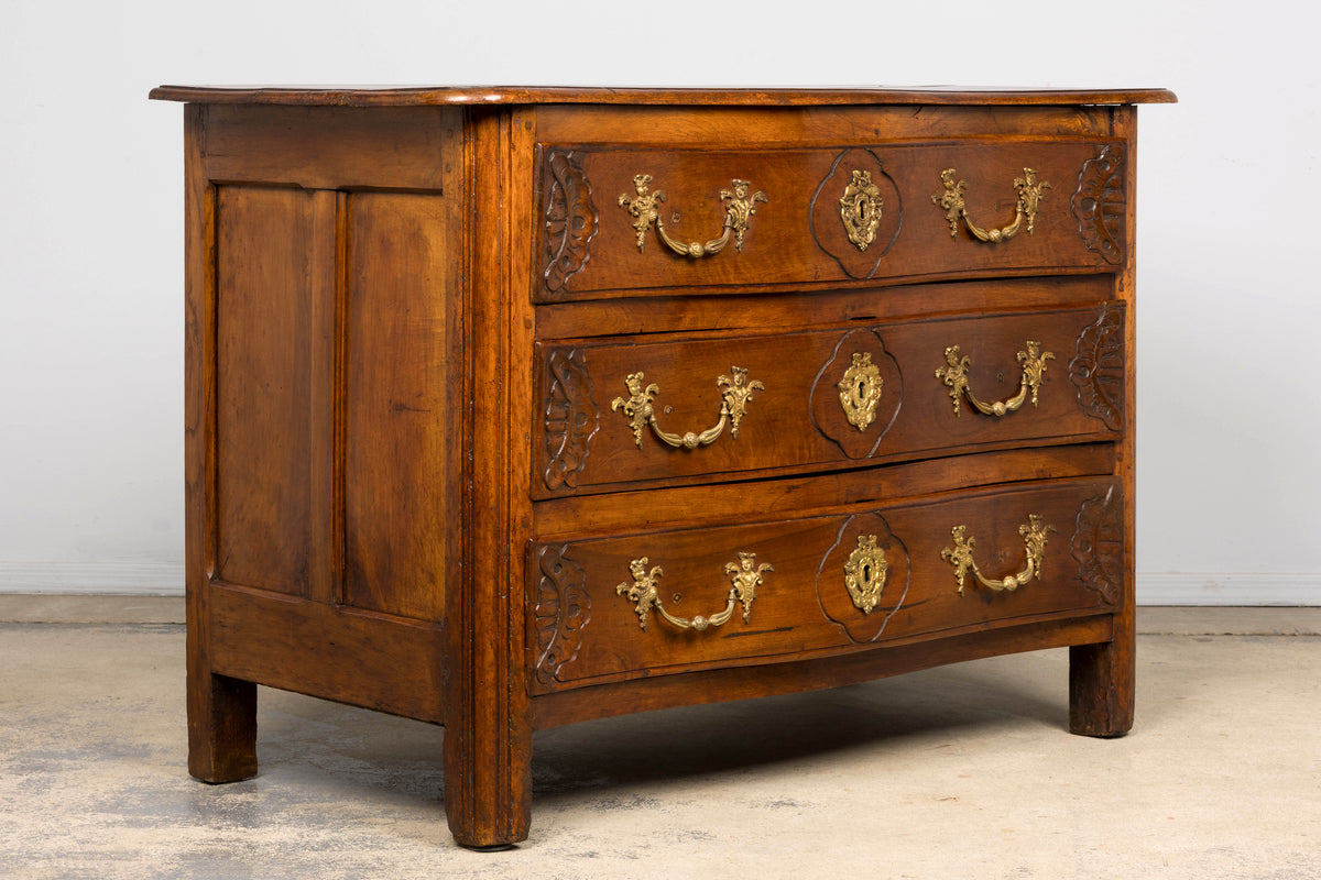 18th Century French Régence Walnut Chest of Drawers with Brass Pulls, Lyon