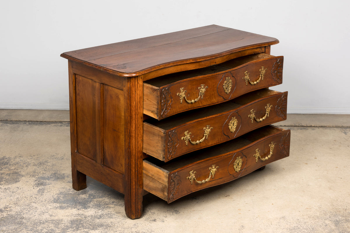 18th Century French Régence Walnut Chest of Drawers with Brass Pulls, Lyon