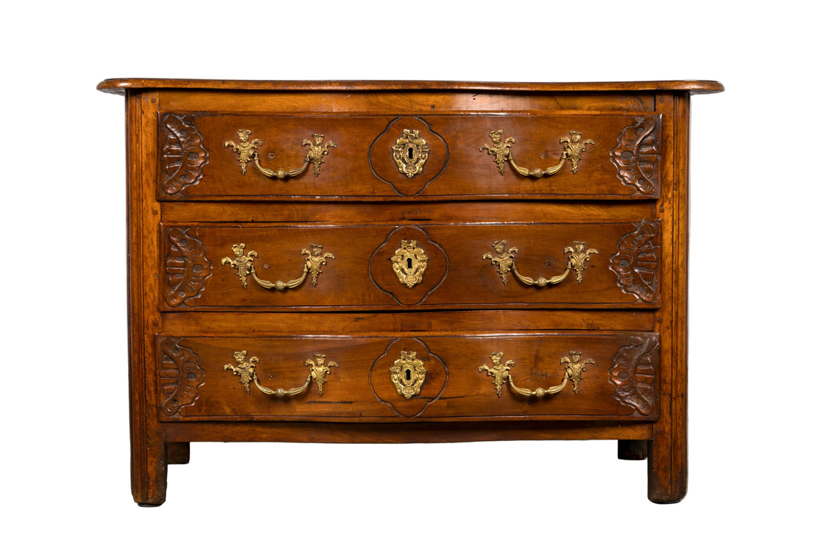 18th Century French Régence Walnut Chest of Drawers with Brass Pulls, Lyon