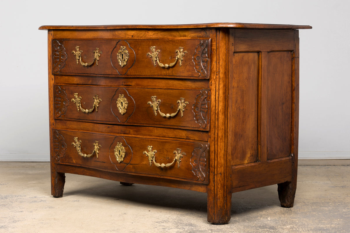 18th Century French Régence Walnut Chest of Drawers with Brass Pulls, Lyon