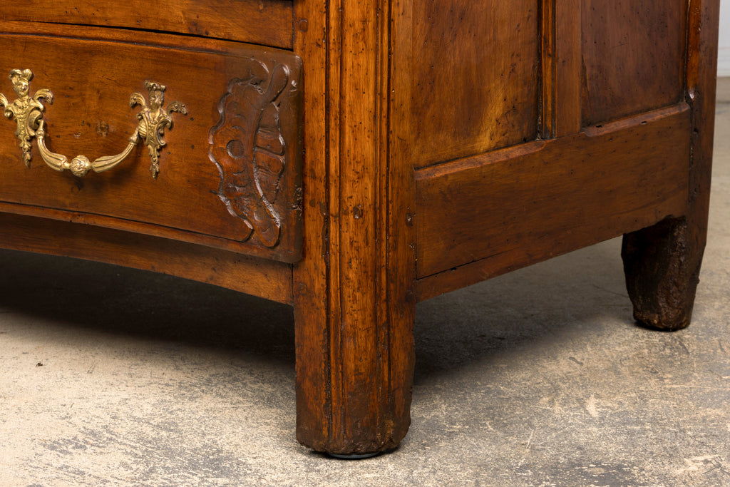 18th Century French Régence Walnut Chest of Drawers with Brass Pulls, Lyon