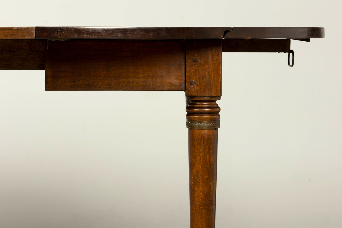 Early 19th Century French Directoire Walnut Extending Dining Table