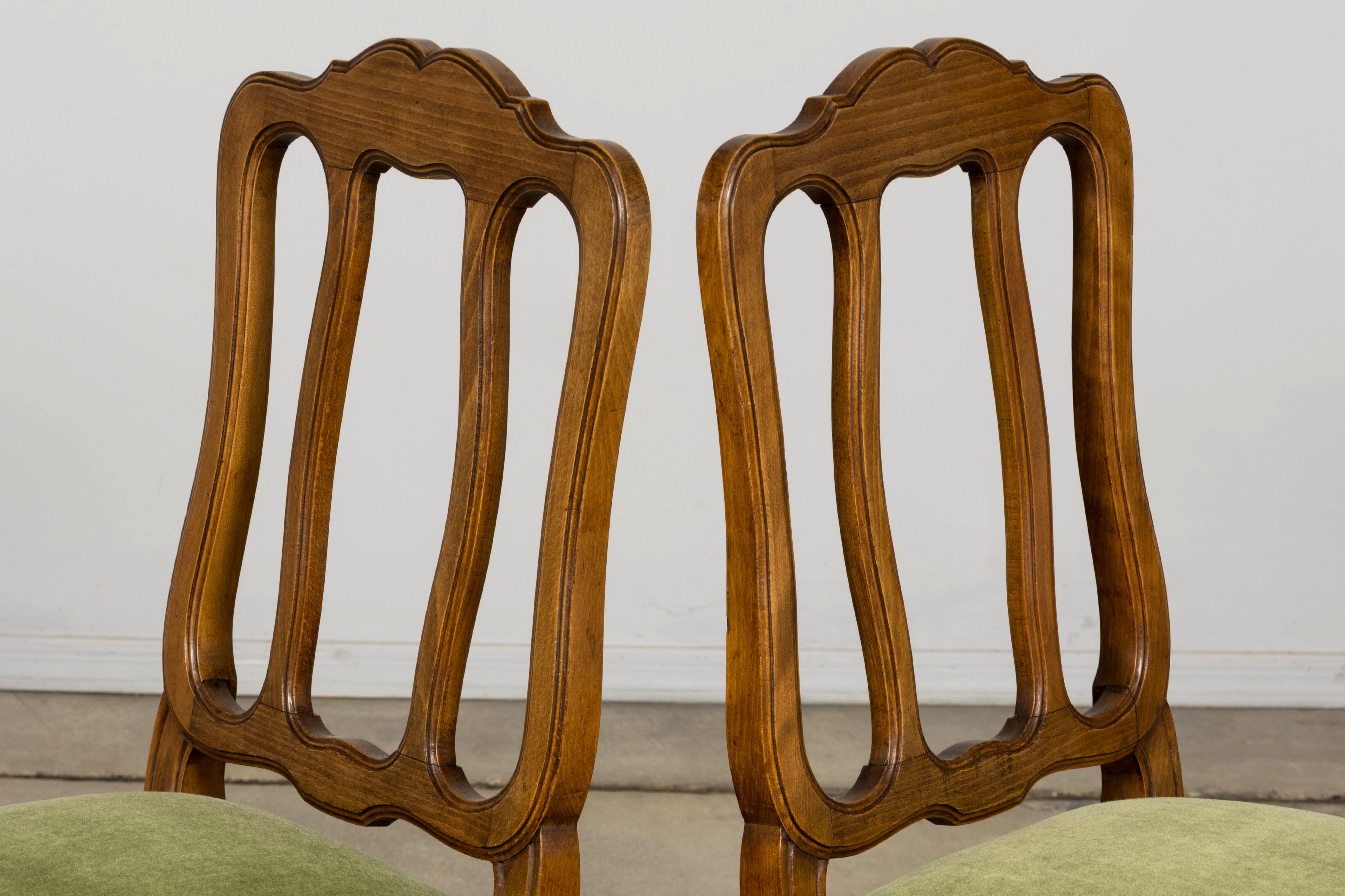 Early 20th Century French Louis XV Walnut Dining Chairs with Moss Green Mohair, Set of 8