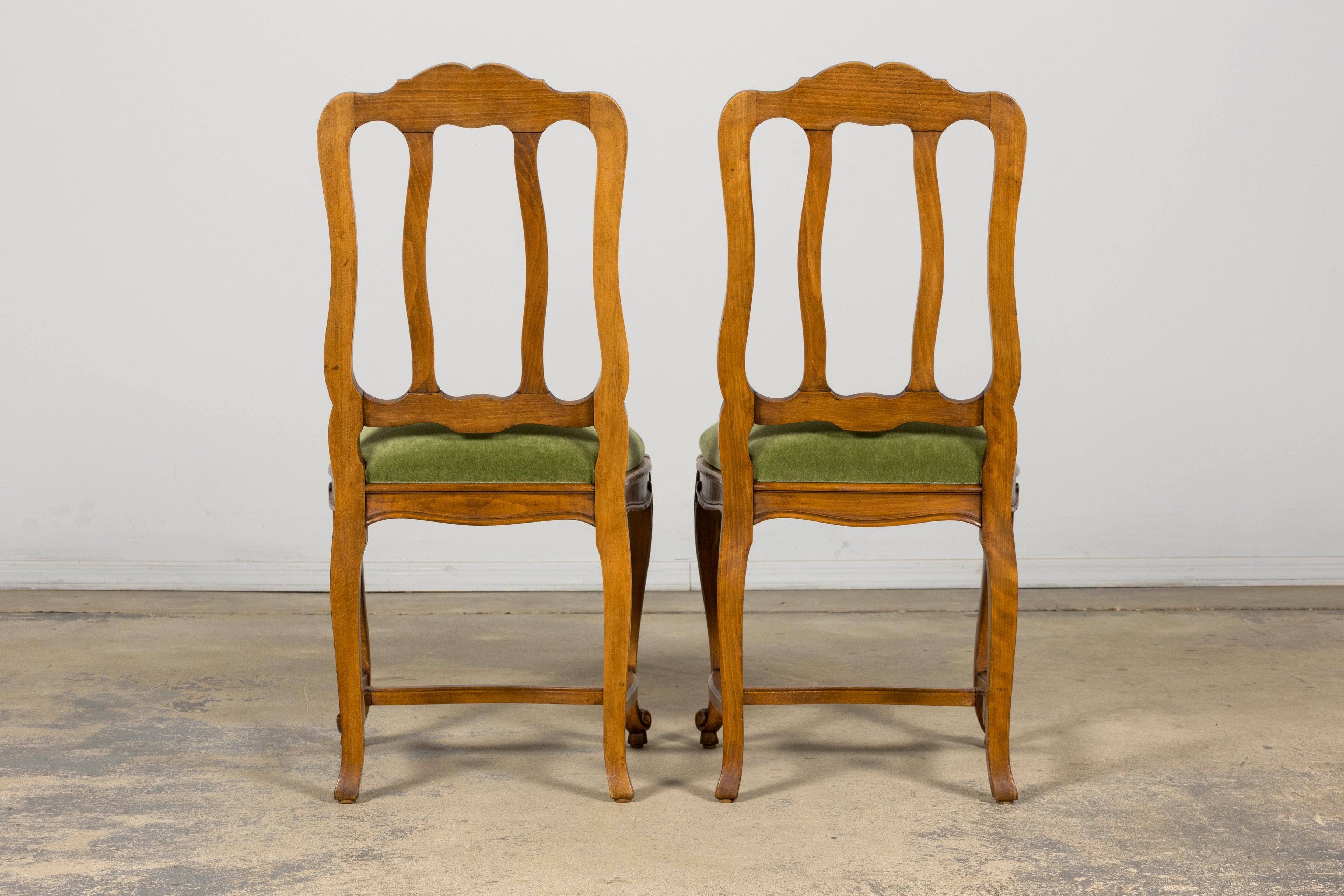 Early 20th Century French Louis XV Walnut Dining Chairs with Moss Green Mohair, Set of 8