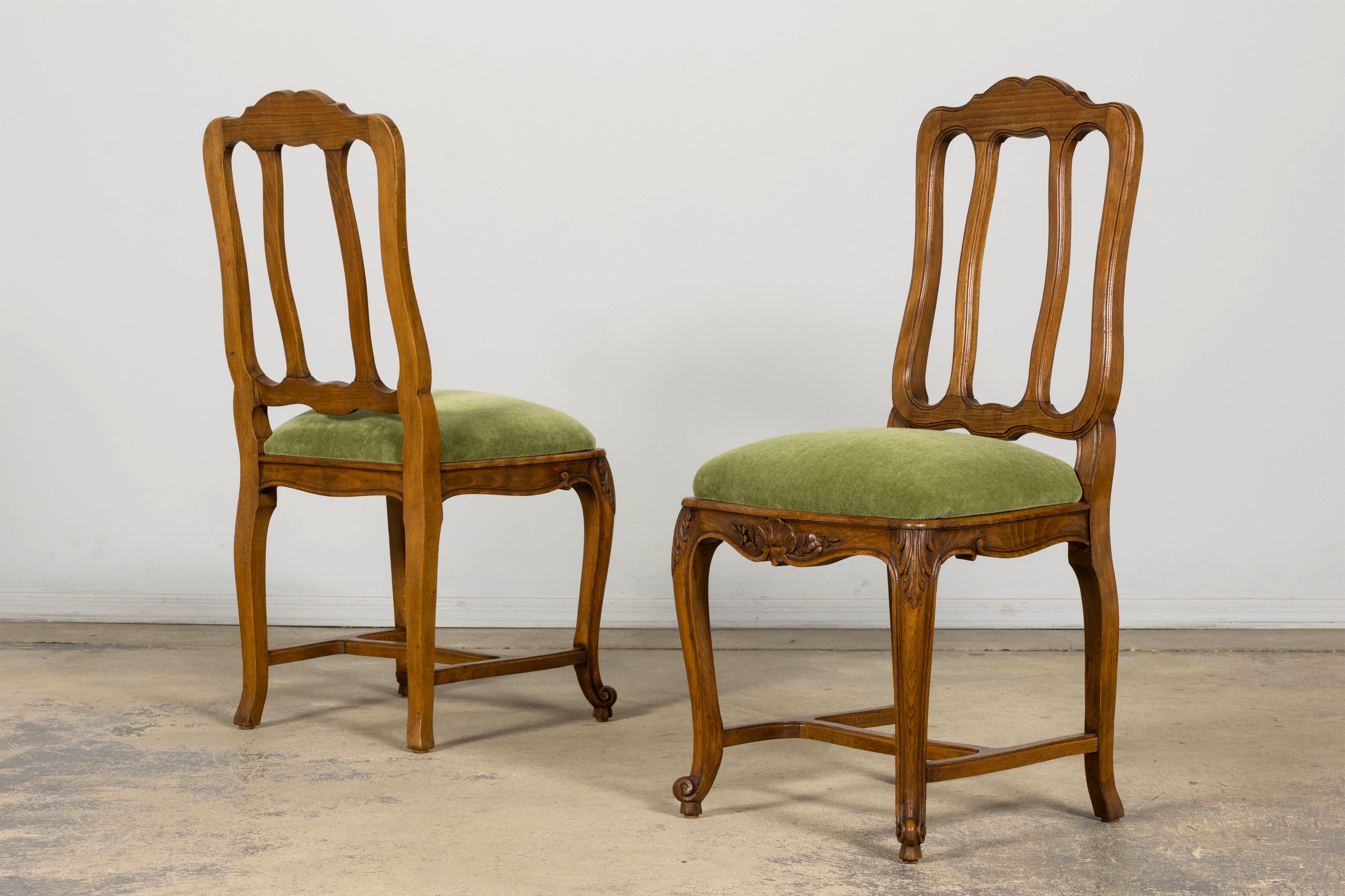 Early 20th Century French Louis XV Walnut Dining Chairs with Moss Green Mohair, Set of 8