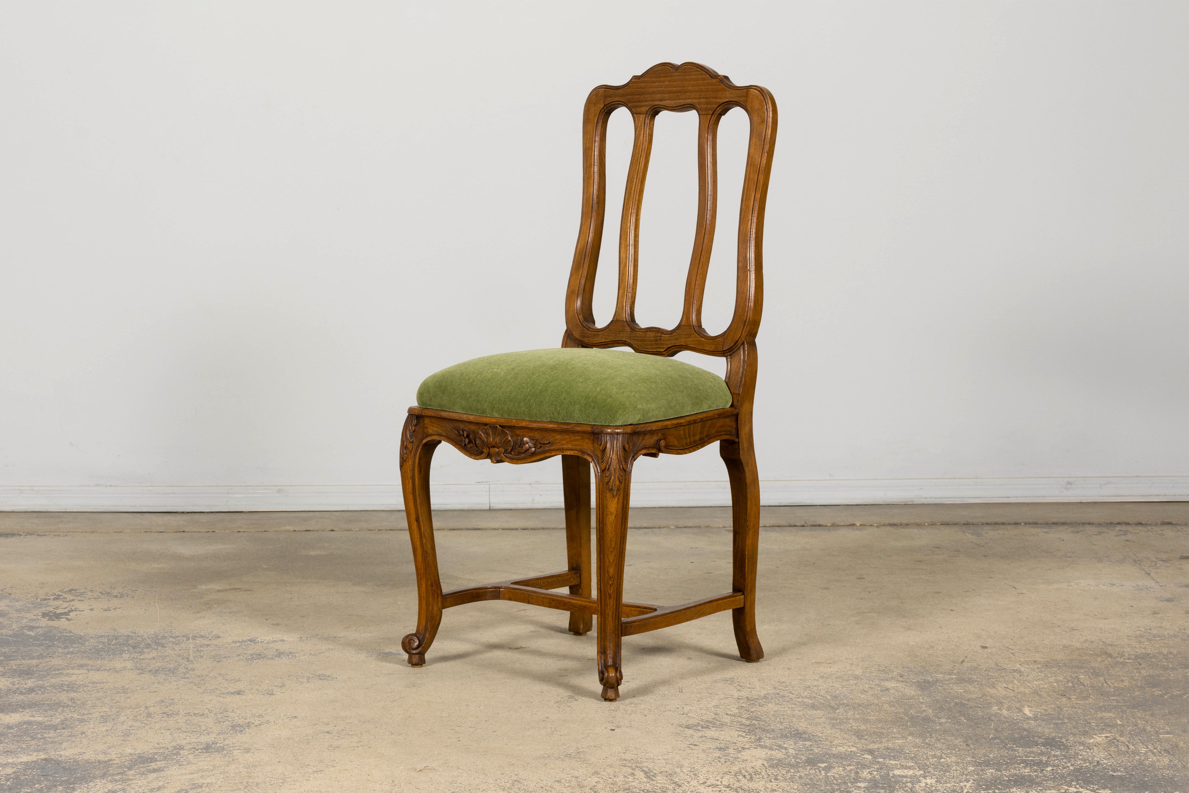 Early 20th Century French Louis XV Walnut Dining Chairs with Moss Green Mohair, Set of 8